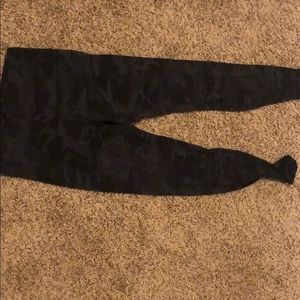 Lululemon size 6 camo Align pant